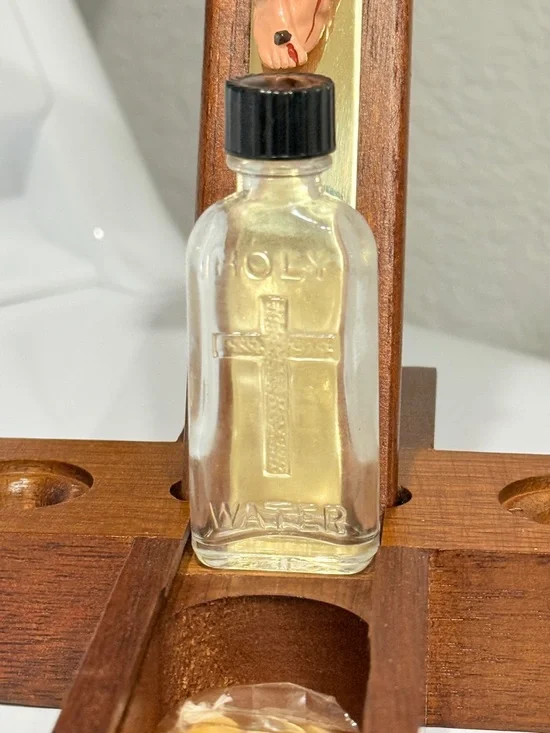 Vintage Last Rights Crucifix Sacrament Set From the 1960’s - Picture 14 of 17